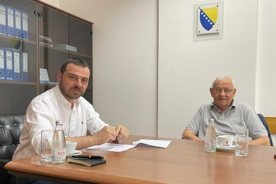 Predsjedavajući Kluba poslanika SDP-a u Predstavničkom domu Saša Magazinović razgovarao sa bivšim članom Predsjedništva BiH dr. Mirkom Pejanovićem